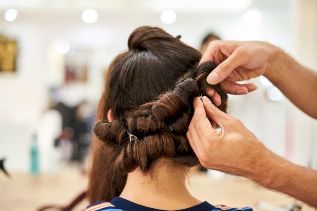 How to Become a Hairdresser